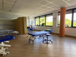 Das Bild zeigt ein Behandlungszimmer