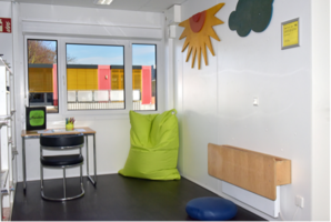 Das Bild zeigt ein Besprechungszimmer