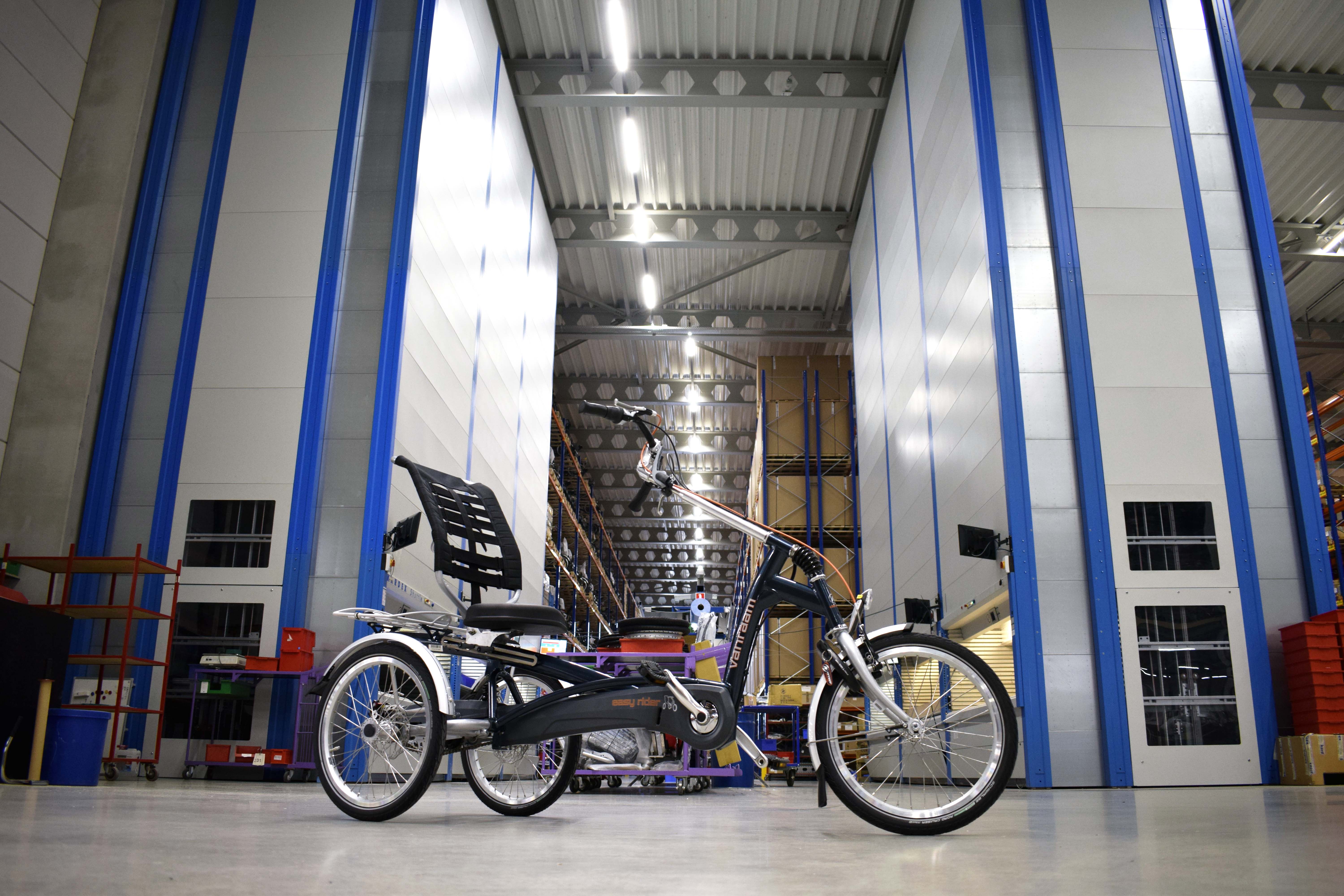 Das Bild zeigt ein umgebautes Fahrrad in der Werkstatt des Unternehmens Van Raam