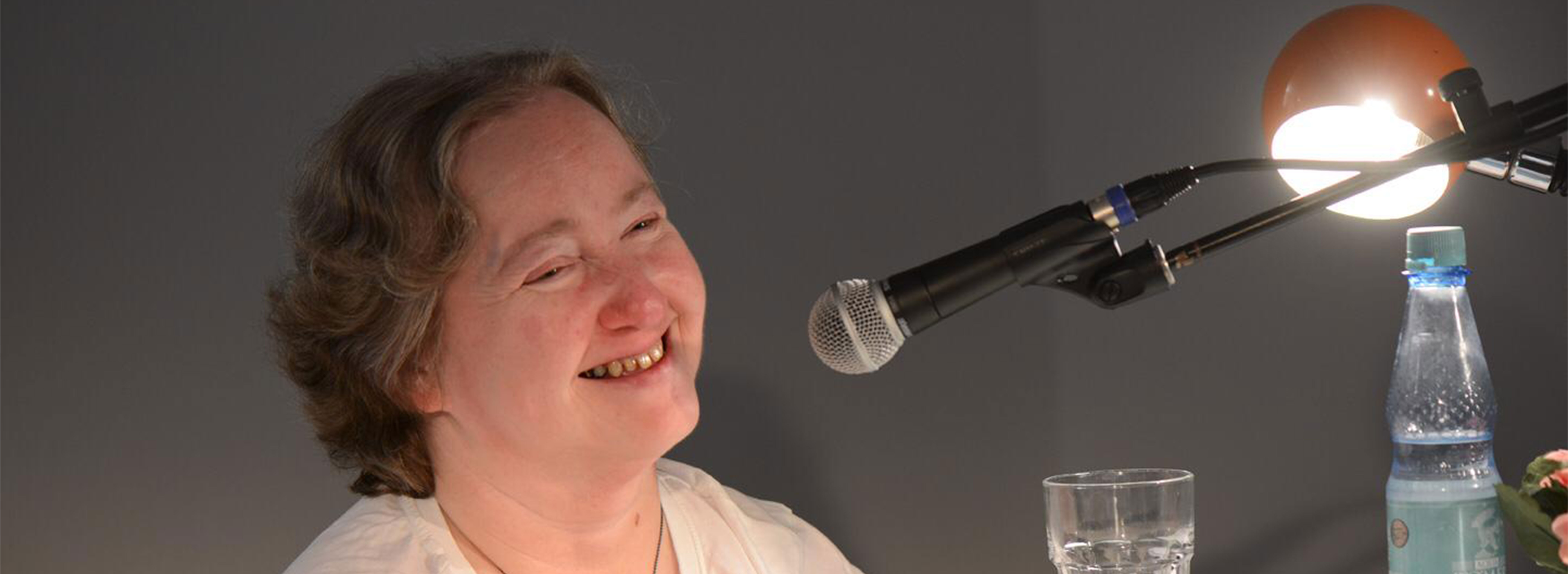 Das Foto zeigt Stefanie Ritzmann bei einem Vortrag 